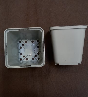 grå fyrkantskruka 9cm